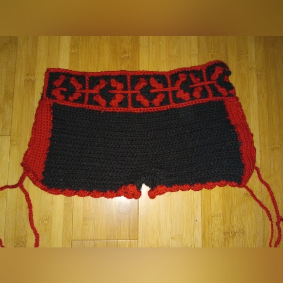 Hand-Crochet Matching Top and Shorts - Picture 4 of 5